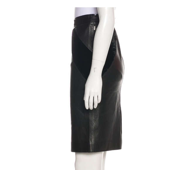 ❤️Gucci Black Leather Skirt With suede inserts on sides ❤️💯💎 authentic 💯💎❤️ - Picture 2 of 3